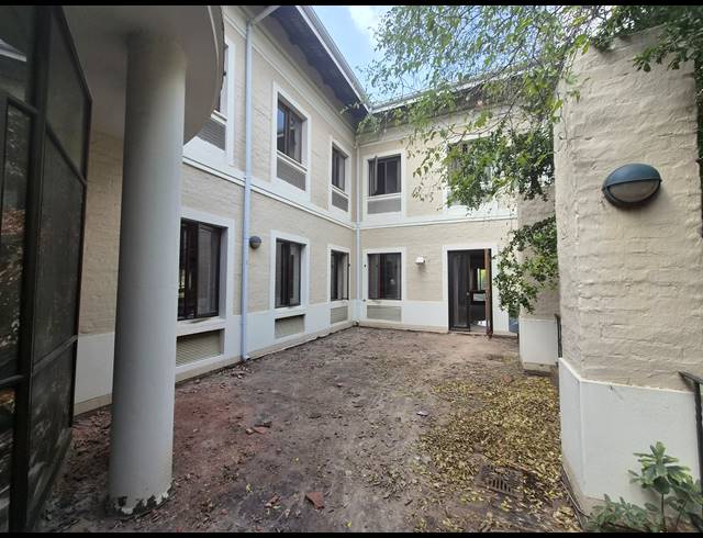 484M² OFFICE TO LET IN VORNA VALLEY